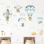 Heißluftballon, Bär und Cartoon-Wolken mit Sternen – Magische Wandsticker für Kinderzimmer