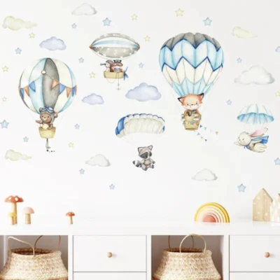 Heißluftballon, Bär und Cartoon-Wolken mit Sternen – Magische Wandsticker für Kinderzimmer