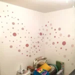 4-teiliges Set Wandtattoo mit Pinkem Punktemuster – Dunkelrosa & Hellrosa für Kinderzimmer