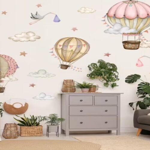 Wandsticker Heißluftballon mit Wolken, Vögeln und Sternen – Magische Wanddekoration für Kinderzimmer