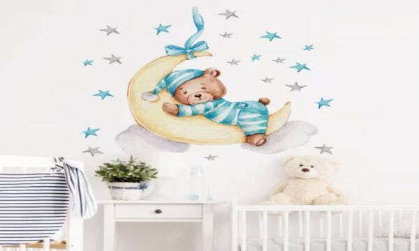 Wandsticker Baby Bär auf dem Mond mit Sternen und Wolken – Niedliche Wanddekoration für Kinderzimmer - Image 4