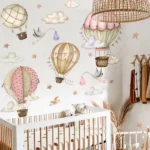 XL Wandsticker Heißluftballon mit Wolken, Vögeln und Sternen – Magische Wanddekoration für Kinderzimmer