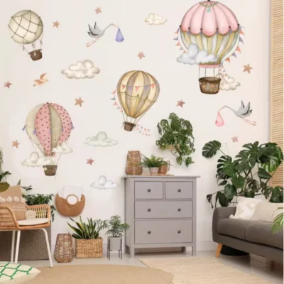 XL Wandsticker Heißluftballon mit Wolken, Vögeln und Sternen – Magische Wanddekoration für Kinderzimmer