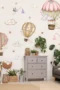 Wandsticker Heißluftballon mit Wolken, Vögeln und Sternen – Magische Wanddekoration für Kinderzimmer