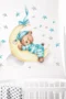 Wandsticker Baby Bär auf dem Mond mit Sternen und Wolken – Niedliche Wanddekoration für Kinderzimmer