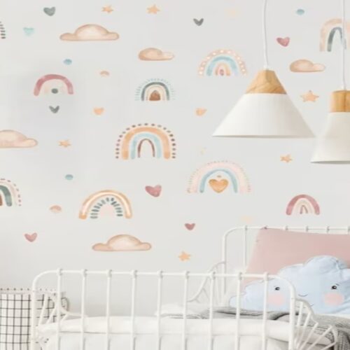 Wandsticker Regenbogen mit Wolken, Sternen und Herzen – Bunte Wanddekoration für Kinderzimmer