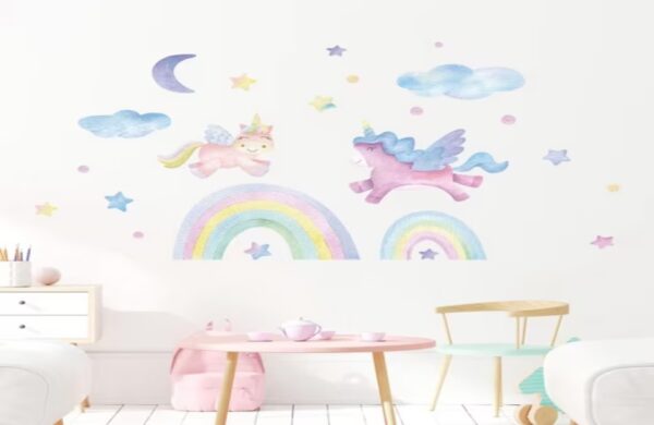 Wandsticker Cartoon Einhorn mit Regenbogen, Sternen und Mond – Magische Wanddekoration für Kinderzimmer