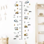 Wandsticker Bau­fahr­zeu­ge mit Bäumen, Wolken und Höhen­mes­ser – Lustige Wand­deko für Kinder